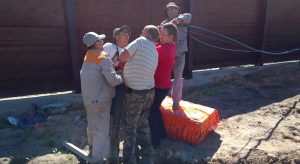 достаем застрявший насос из скважины